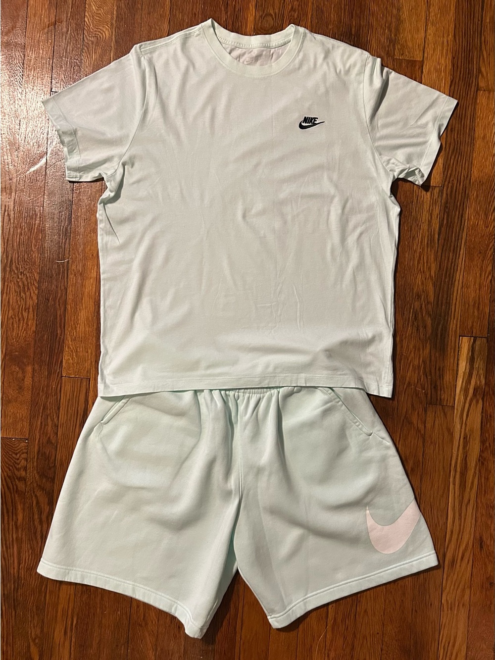 Nike Sportswear Club Set Barely Green Size XL T Shirt & Shorts